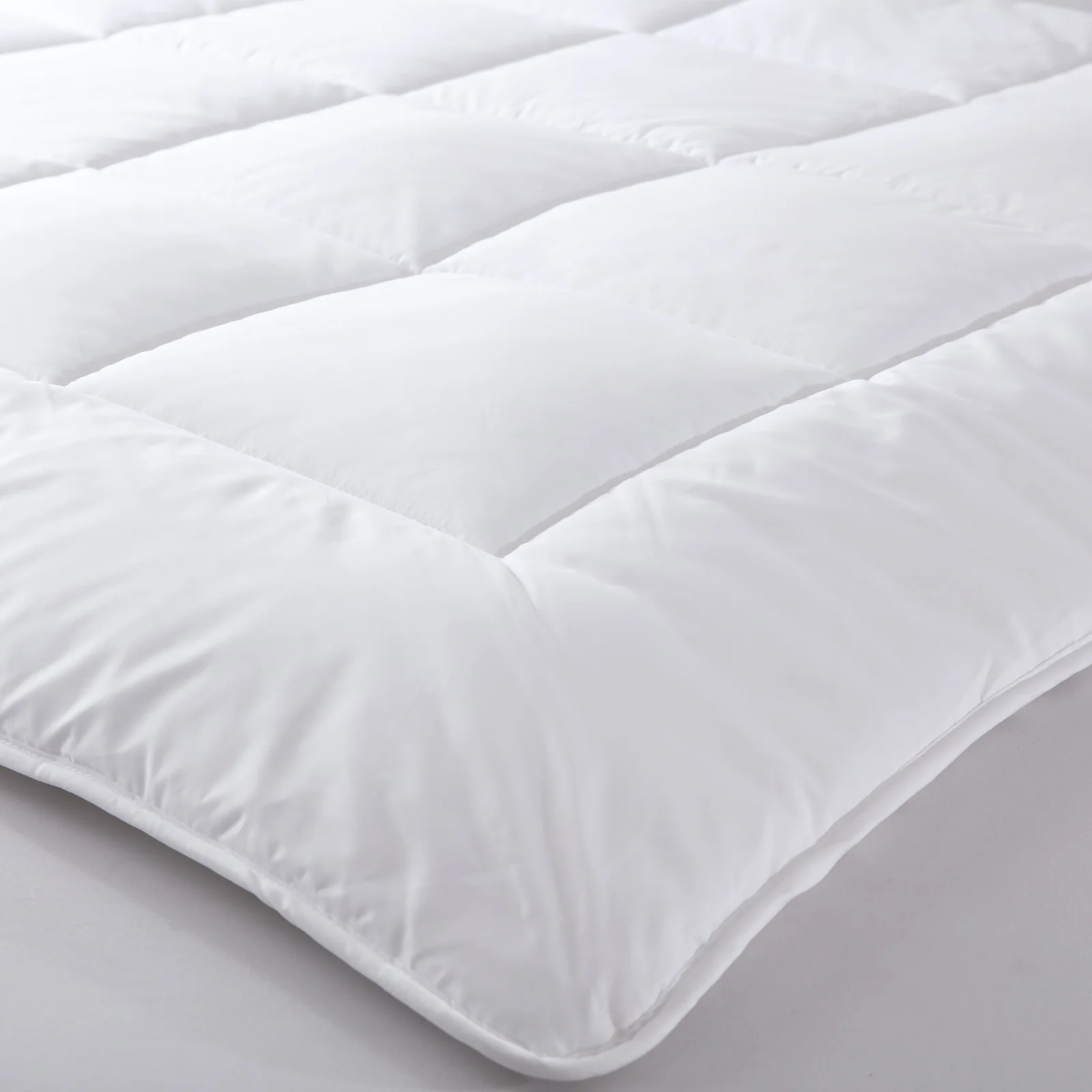 Deluxe 260GSM Eco-Silk Touch Quilt - Queen - Image 6